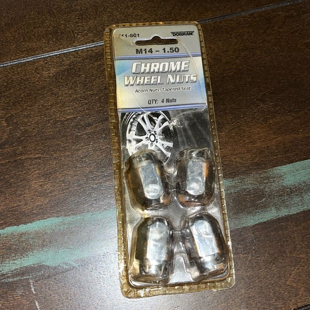 Set of 4 NEW Dorman Automotive 1.5 Wheel Chrome Lug Nuts